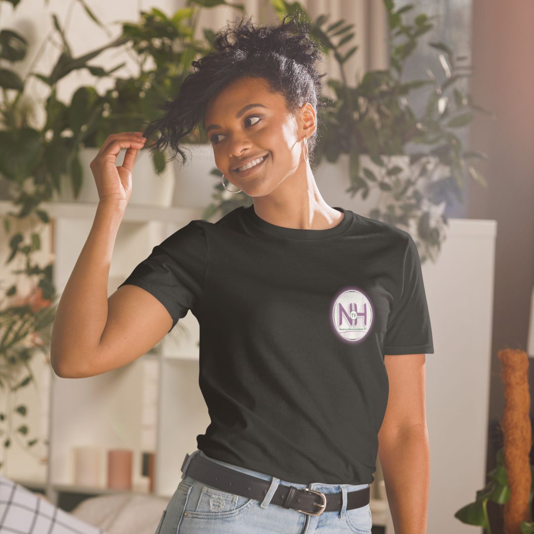 Camiseta Unisex Nueva Humanidad TV – Blanco y Negro - Imagen 7